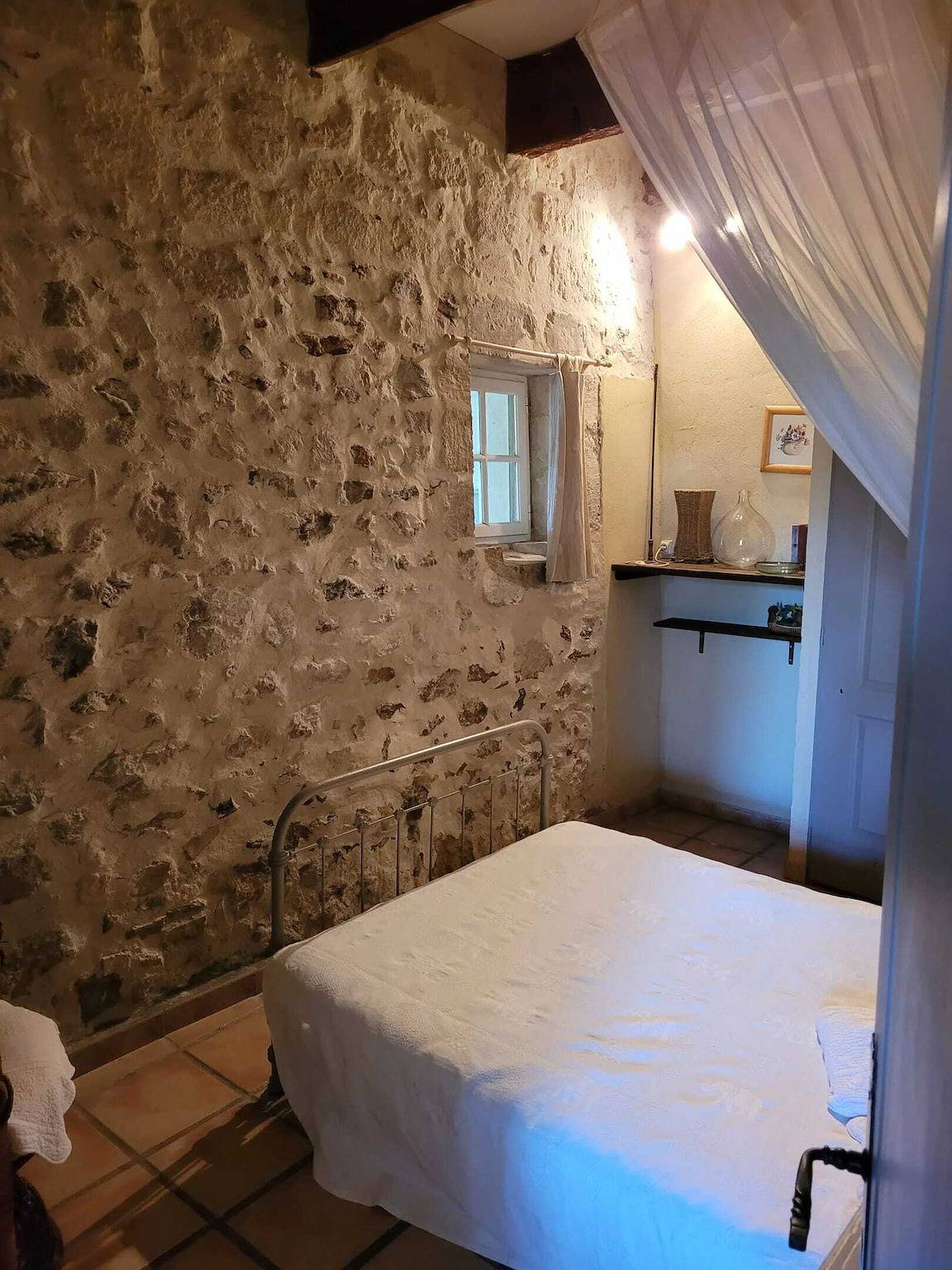 Appartement entier, Appartement lumineux à Arles avec piscine partagée in Albaron, Arles