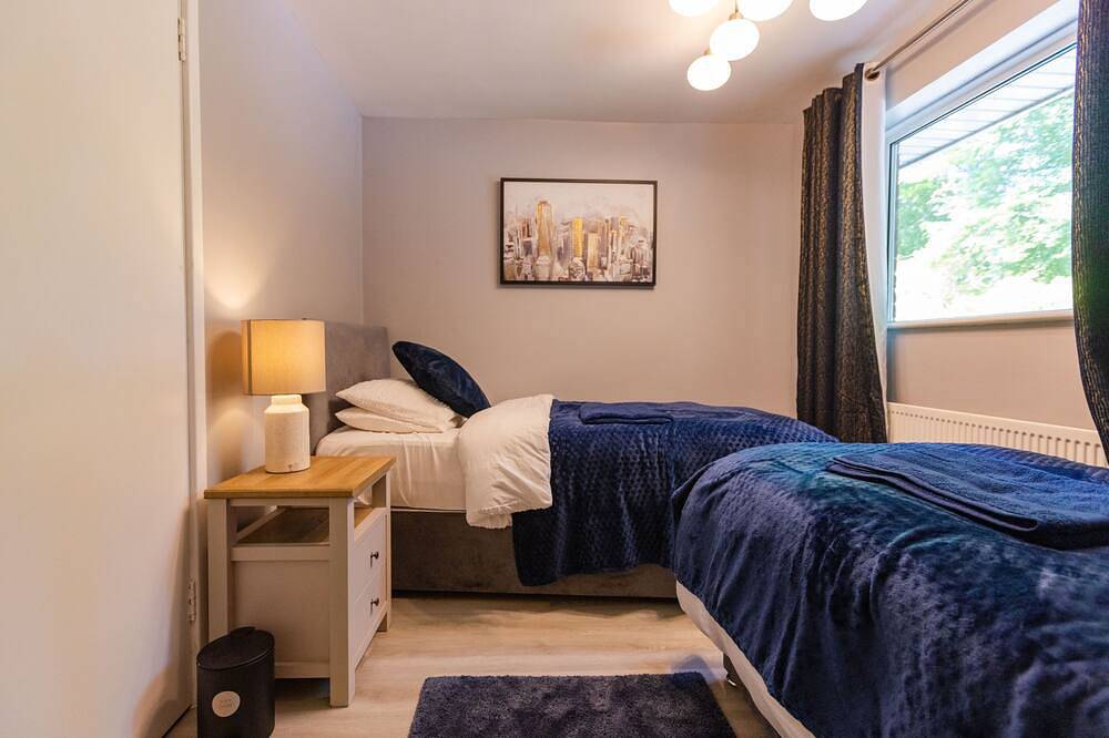 House - Sleeps 8 - Parking - Garden in Winchester, South Downs
