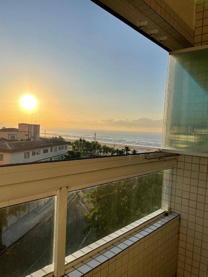 Casas e apartamentos de temporada para 8 pessoas, com balcão e vista em Vila Mirim (Praia Grande)