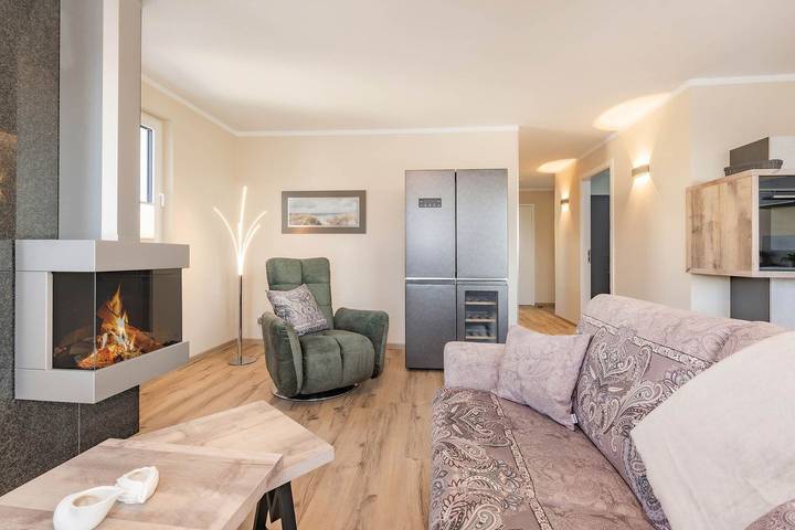 Ganze Wohnung, Villa Kamadori 07: Stilvolle Ferienwohnung mit Balkon, 150 m zum Strand in Drei Kaiserbäder, Heringsdorf