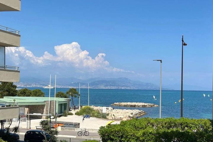 Gîte pour 4 personnes, avec terrasse et piscine dans Plage de la Salis - 2