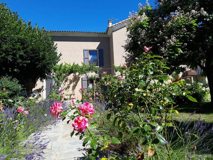 Chambre d’hôte pour 2 personnes, avec vue ainsi que jardin et terrasse à La Motte-du-Caire