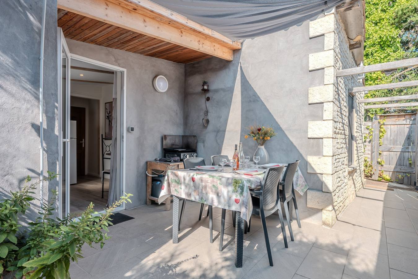 « Le Mazet Les Floralies en Provence » avec vue montagne, piscine partagée et terrasse privée in Malaucène, Parc naturel régional du Mont-Ventoux