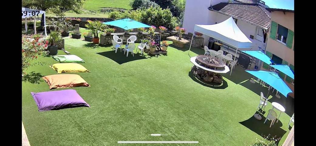 Location de vacances pour 18 personnes, avec jardin et piscine à Bourgvilain - 2