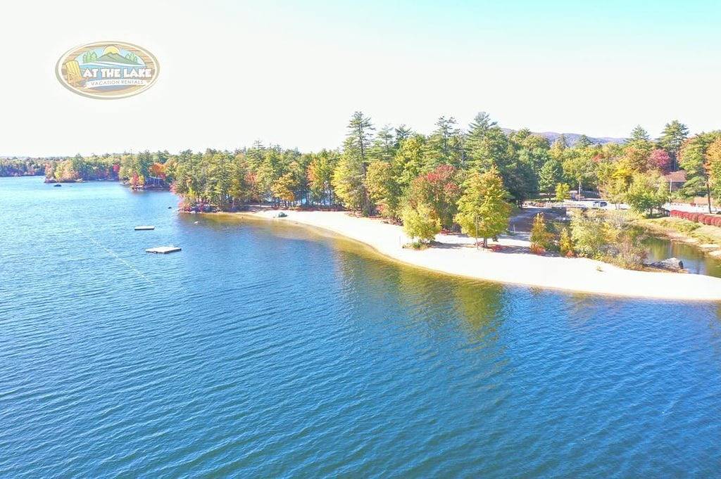 Lovely 3 bedroom home sleeps 8 walking distance to Suissevale Beach in Moultonborough, Lake Winnipesaukee