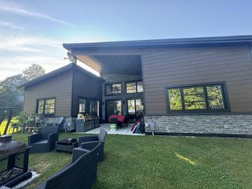 Chalet pour 8 personnes, avec jardin ainsi que terrasse et vue sur le lac, animaux acceptés dans Canada
