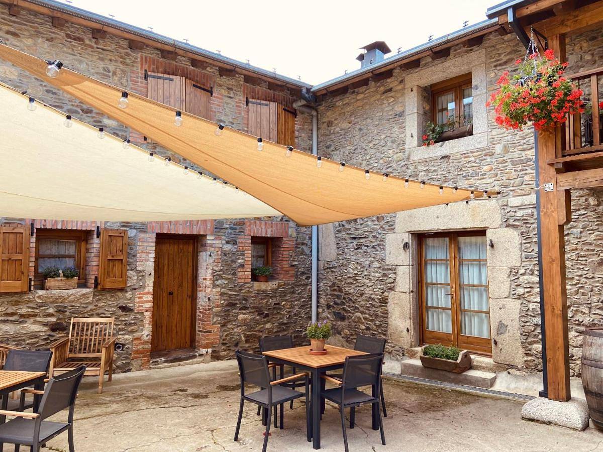 Aparthotel les Corts in Llivia, Parque Natural Regional de los Pirineos Catalanes