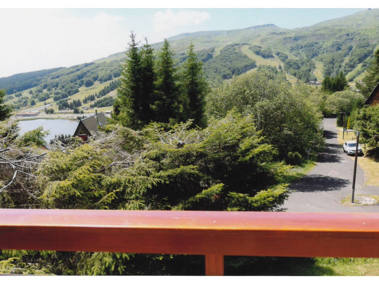 Chalet typique proche centre station avec parking privé in Super Besse, Besse-et-Saint-Anastaise
