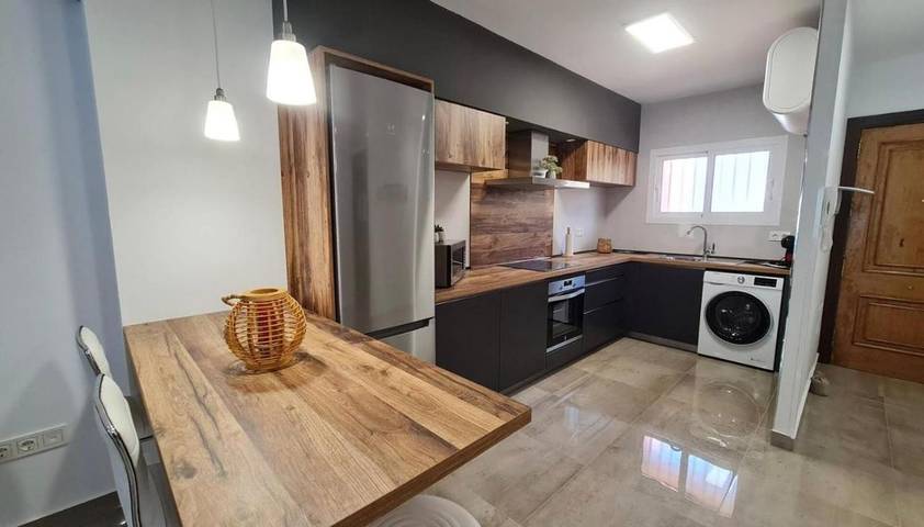 Apartamento para 6 personas, con Balcón y Terraza además de Piscina y Vistas en Aguadulce
