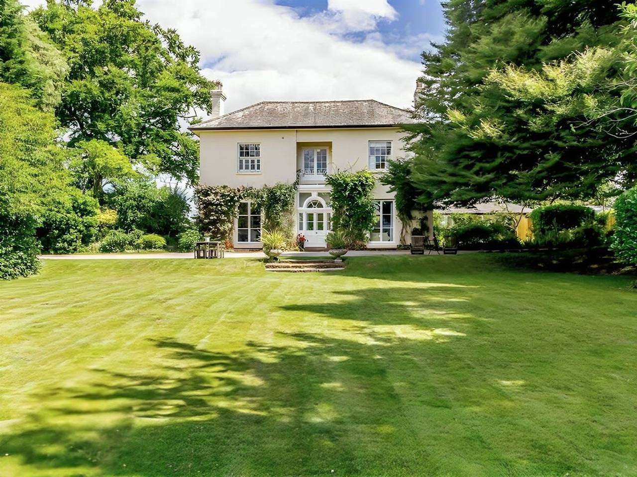 Luxury Georgian Country House with Hot Tub in Herefordshire