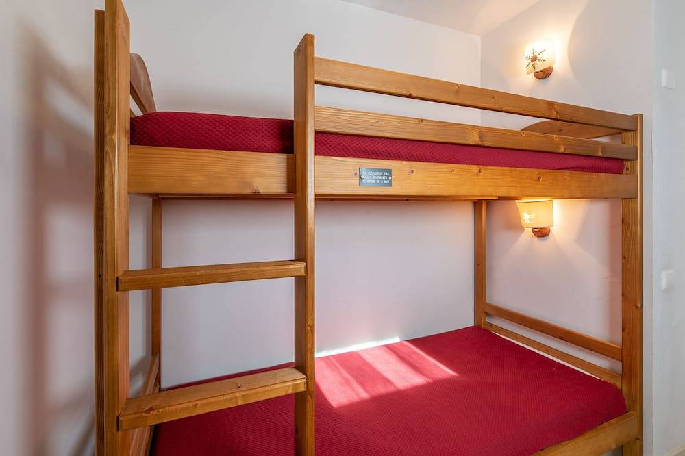 Entire apartment, \"L'Ostaloux: a cozy mountain apartment in Saint Lary Soulan in Vielle-Aure, Pyrenees National Park