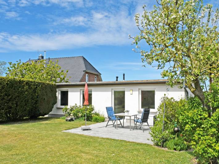 Ferienwohnung für 2 Personen, mit Terrasse und Garten sowie Seeblick und Ausblick