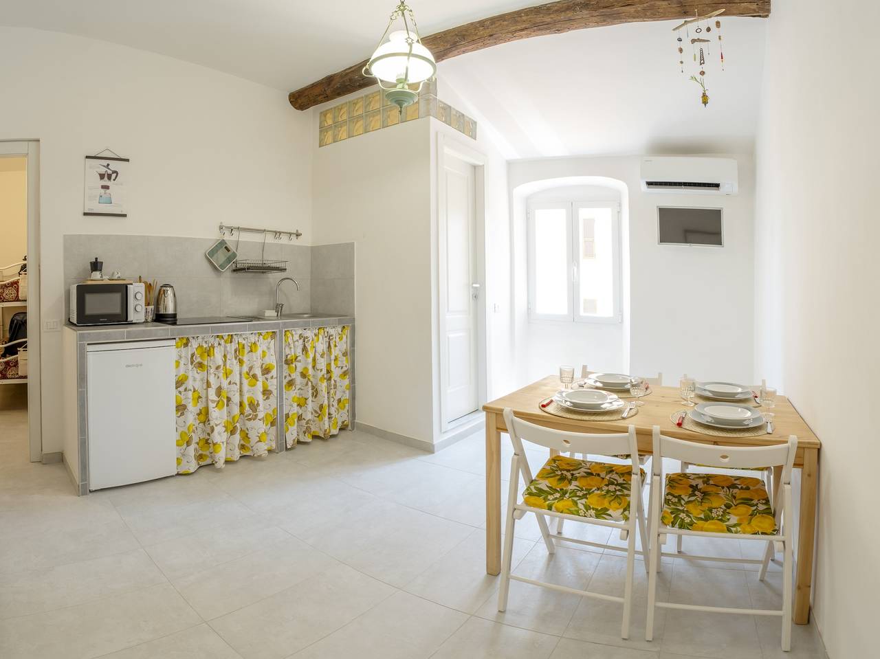 Ganze Wohnung, Wohnung 200m vom Meer entfernt, A/C und Wifi |Ap80 in Porto Maurizio, Imperia
