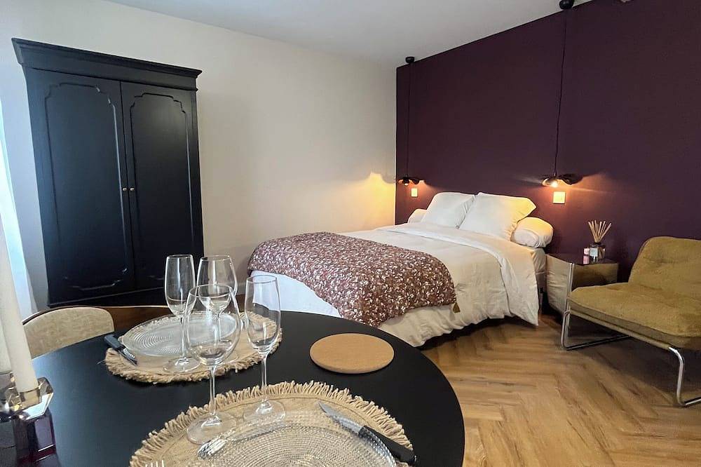 Appartement entier, Nuit Céleste | Studio élégant avec Parking | in Val de Morteau, Morteau