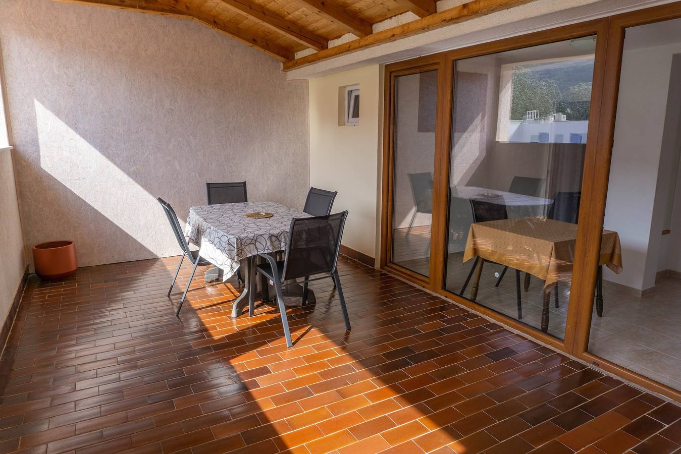 Ganze Wohnung, 2-Zimmer-Ferienwohnung mit Terrasse Jurandvor, Krk A-24141-c in Baska, Krk