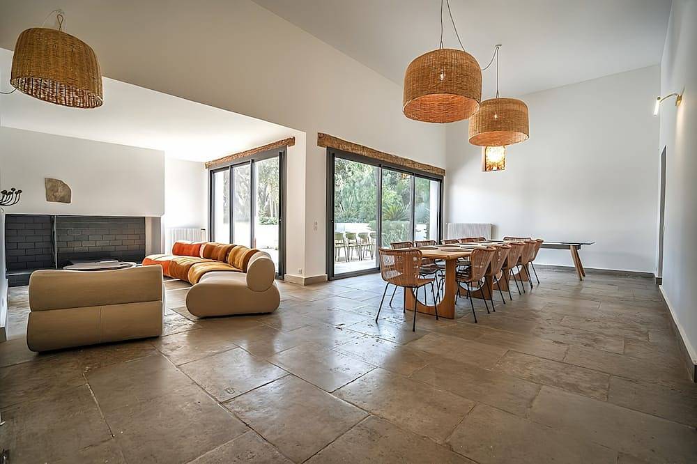 Villa 15 pers avec piscine chauffée & grande terra in Castries, Côte méditerranéenne (France)