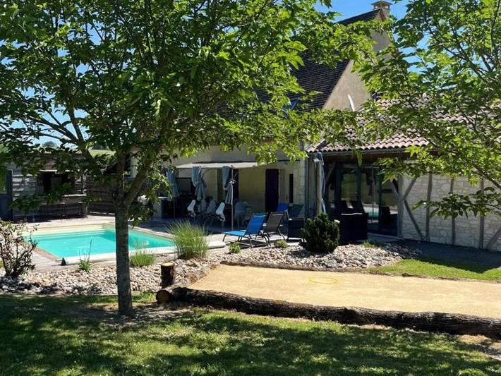 Maison de campagne pour 8 personnes, avec Terrasse et Jardin à Rampieux
