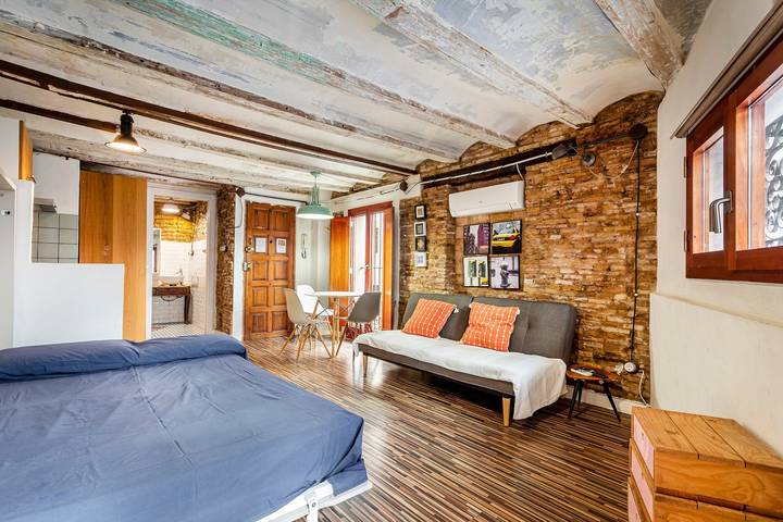 Gehele studio, Studio Appartement 'Loft 1º met Dakterras' met Wi-Fi en Airconditioning in Valencia City Centre, Valencia