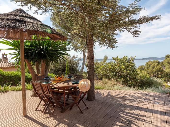 Gîte pour 4 personnes, avec terrasse ainsi que jardin et vue dans Plage Font Brun Carqueiranne - 3