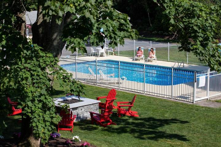 Hotel für 4 Personen, mit Pool und Garten sowie Ausblick - 1