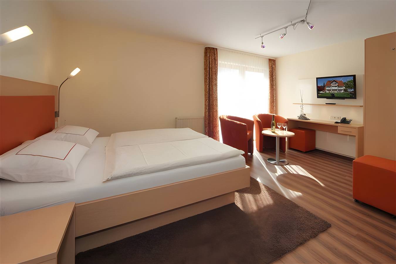 Ganze Wohnung, Apartment '1-Zimmer Fewo Nr 4' mit Gemeinschaftsterrasse, Garten & Wlan in Unteruhldingen, Uhldingen-Mühlhofen