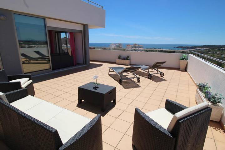 Casa de férias para 4 pessoas, com piscina e vista e ainda terraço and piscina infantil em Praia da Rocha