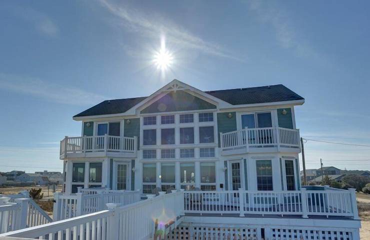 Vacation rental for 11 people, with hot tub and balcony in Kitty Hawk