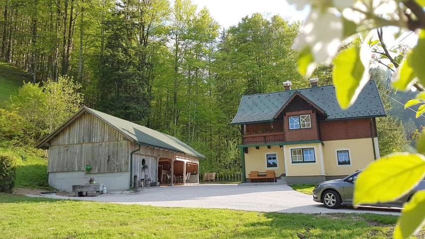 Chalet für 10 Personen, mit Balkon und Terrasse sowie Garten und Ausblick