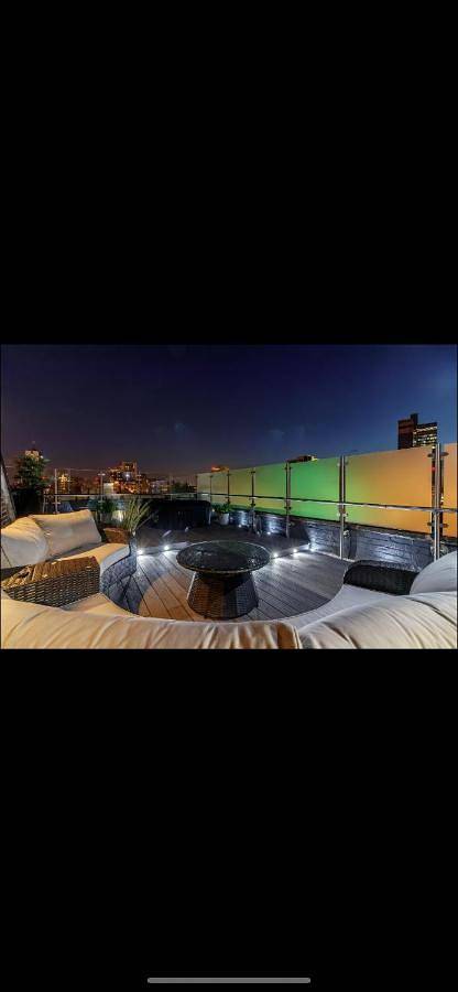 Loft for 23 people, with Balcony and Hot tub as well as Terrace and Pool in Manchester