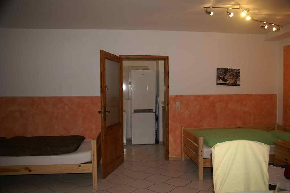 Ganze Wohnung, Ruhige, ebenerdige Wohnung mit Garten, Wlan kostenlos, private Atmosphäre in Frankenberg (Eder), Waldecker Land