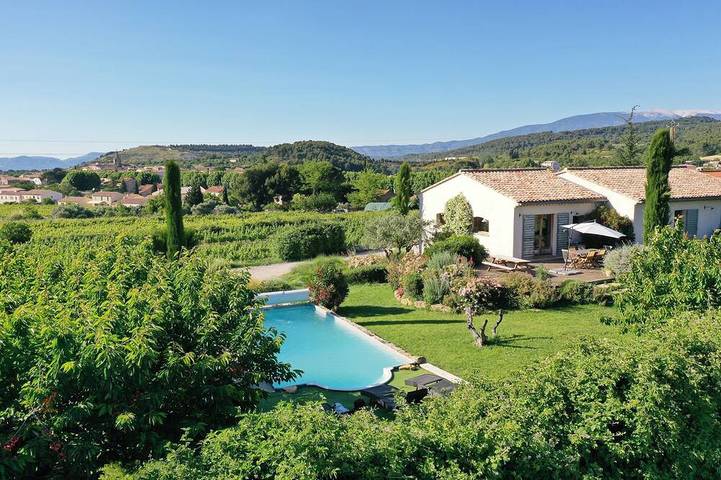 Location de vacances pour 6 personnes, avec Terrasse et Jardin à Malemort-du-Comtat