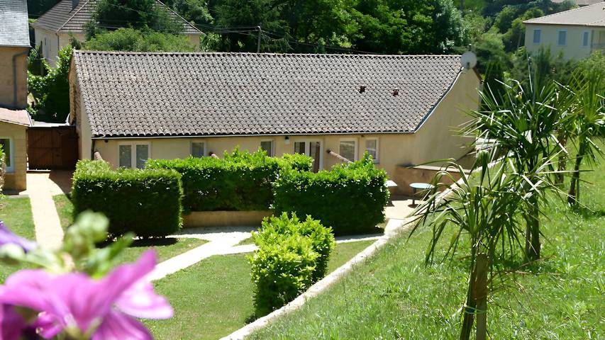 Gîte pour 3 personnes, avec terrasse ainsi que jardin et piscine, animaux acceptés à Sarlat-la-Canéda - 3