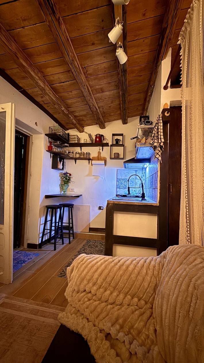 Entire studio, Charming Sicilian Studio Stay in the Heart of Mussomeli in Mussomeli, Caltanissetta Province