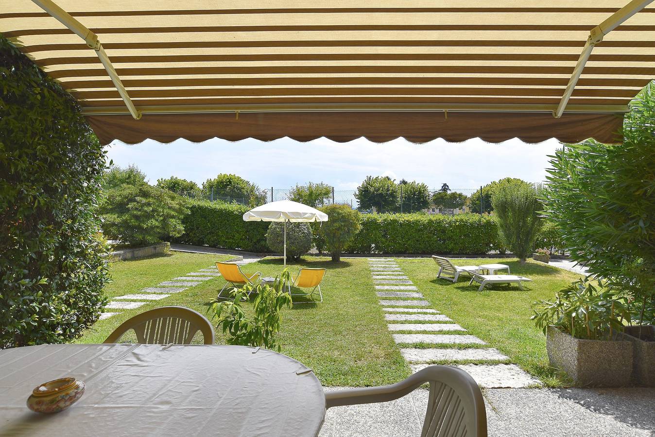 Appartamento intero, Appartamento di vacanza "Dei Salici" con giardino, piscina, aria condizionata e Wifi in Lazise, Prealpi Gardesane