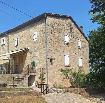 Location de vacances pour 6 personnes, avec jardin ainsi que vue et piscine à Ribes