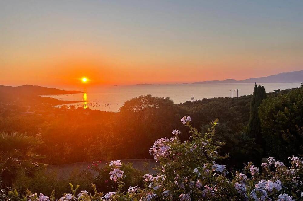 Villa familiale de charme avec vue exceptionnelle sur les Iles Sanguinaires in Portigliolo, Coti-Chiavari