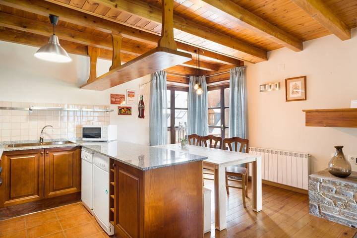 Gîte pour 5 personnes, avec balcon dans Gessa - 2