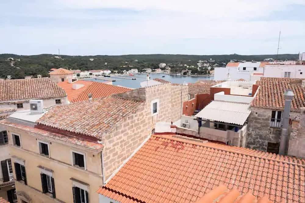 Entire apartment, Apartment 'Atico' with Mountain View, Wi-Fi and Air Conditioning in Maó, Menorca