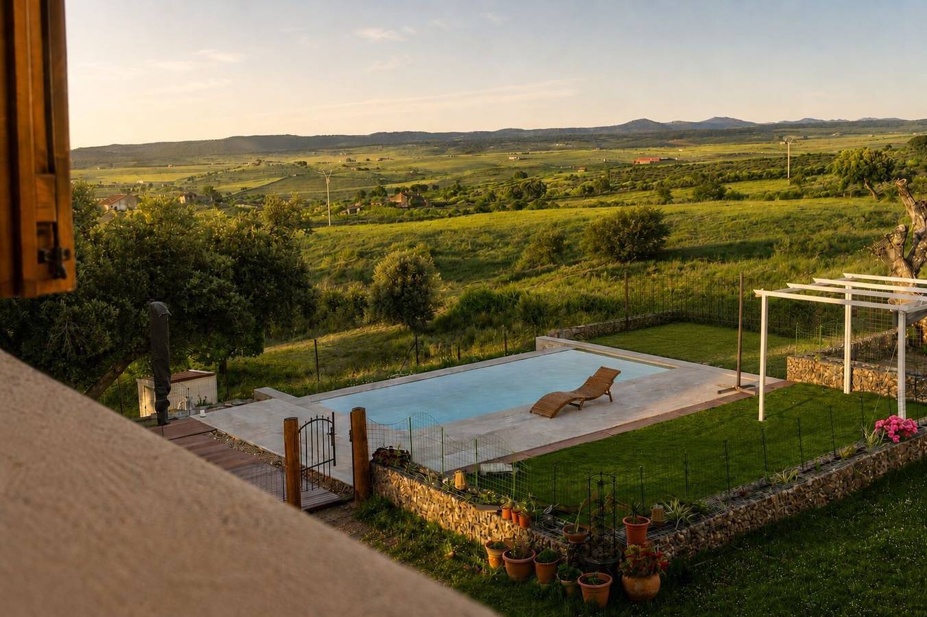 Landhaus aus Stroh und Lehm mit Bergblick, privatem Pool und WLAN in Valencia de Alcántara, Cáceres und Umgebung