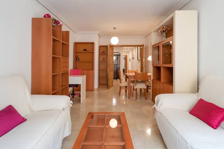 Apartamento entero, Apartamento "Miraflores Central Alicante" con balcón, aire acondicionado y Wi-Fi in El Barrio, Alicante