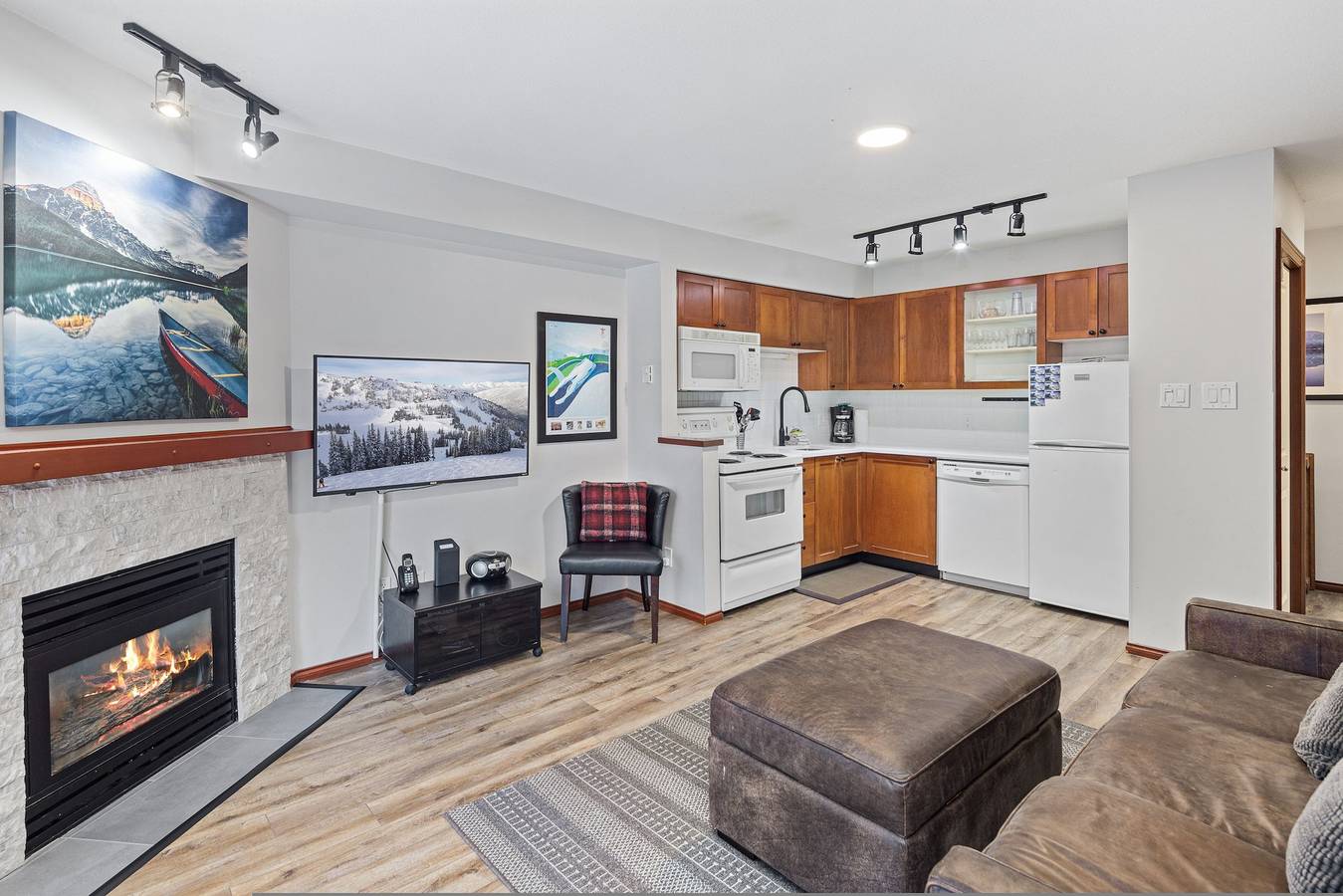 Geheel appartement, 2Br Townhome with private hot tub and pool. Gr 76 in Whistler, Whistler Blackcomb