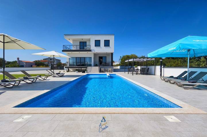 Villa für 14 Personen in Pula