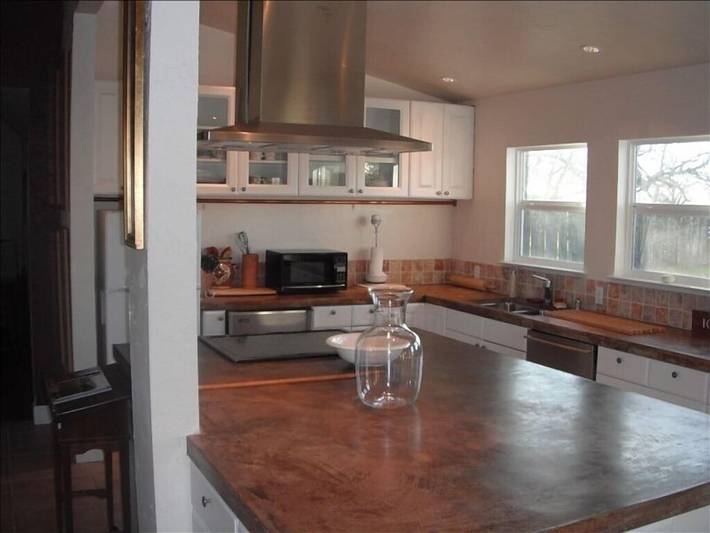 Vacation rental for 8 people, with yard and hot tub in Wine Country