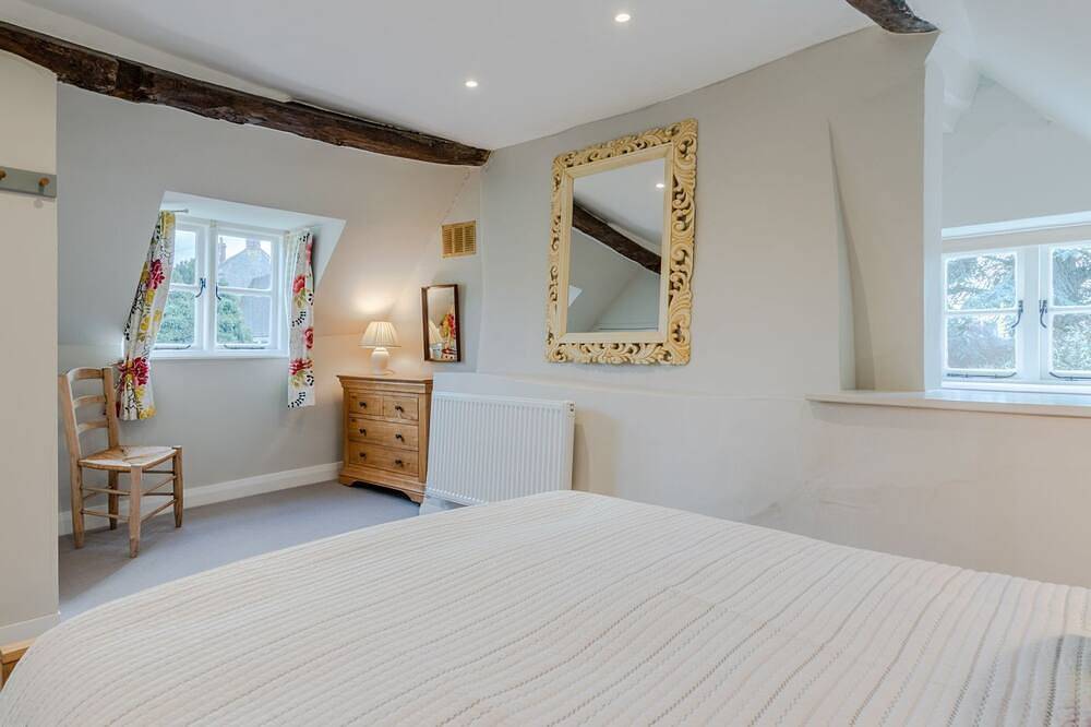 Corner Cottage - sleeps 4 guests  in 2 bedrooms in Bretforton, Worcestershire