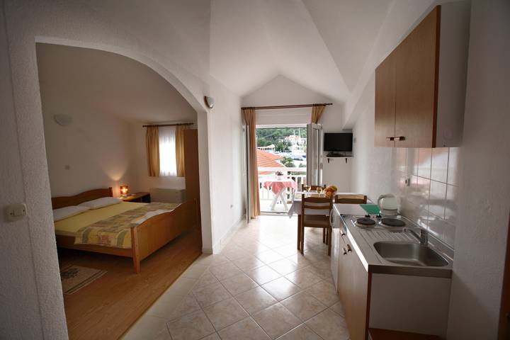 Vakantiewoning voor 2 personen, with uitzicht and tuin as well as uitzicht op zee and balkon in Rogoznica