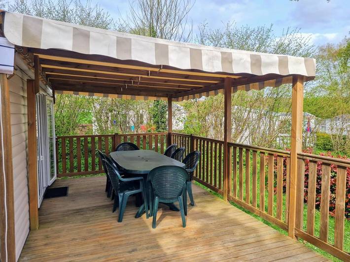 Camping pour 6 personnes, avec Terrasse ainsi que Jardin et Piscine