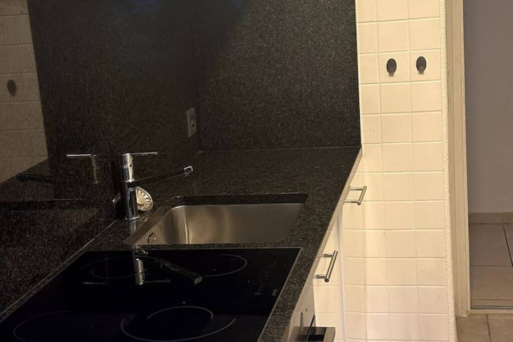 Ganze Wohnung, Cozy Furnished Room in Baden with Easy Transport Access in Baden (Aargau-Basel), Aargau-Basel