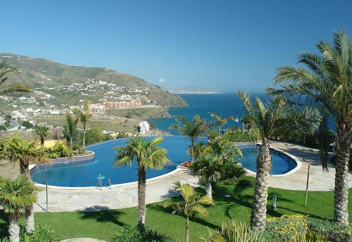 Villa panorámica con terraza grande, piscinas y espacio para 8 en la Costa Tropical in Fuentes de Almunecar, Almuñecar