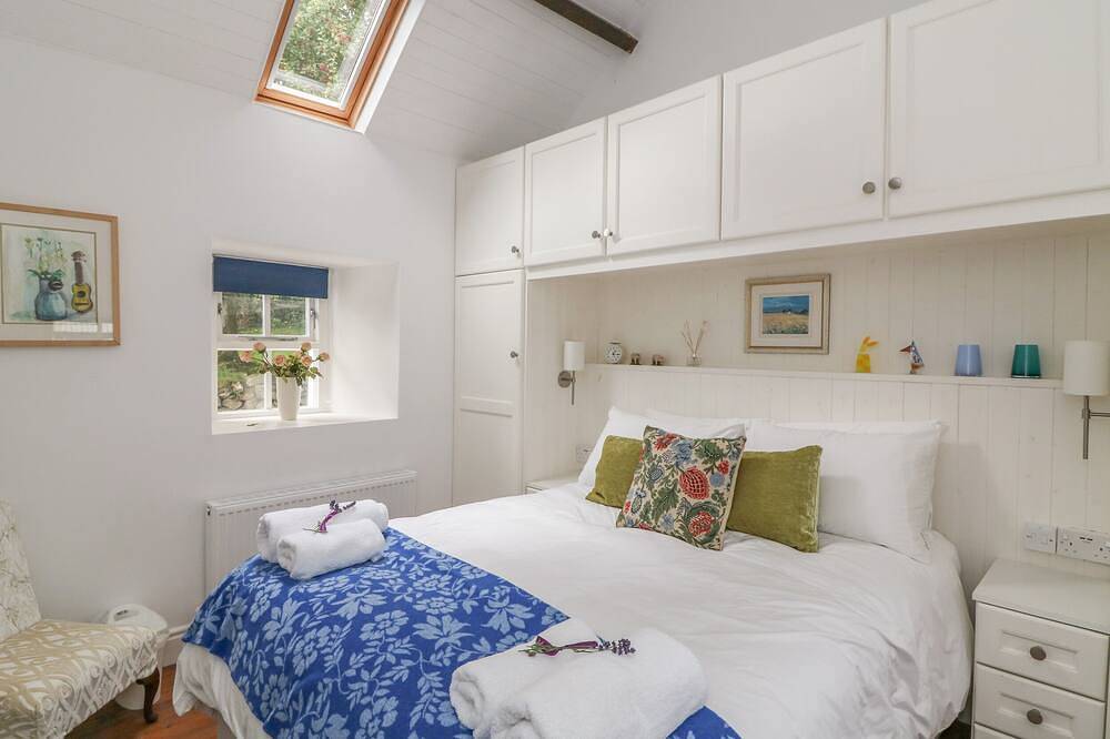 The Old White Cottage, pet friendly in Shillelagh, County Wicklow in County Wicklow