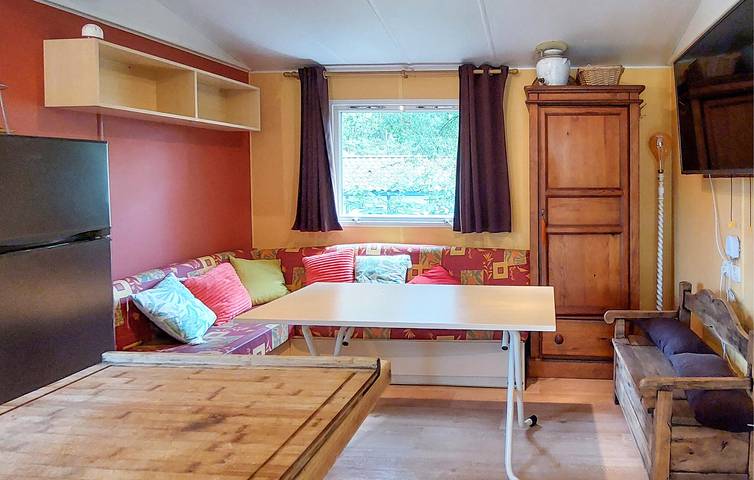 Acogedora casa móvil con piscina y WiFi cerca de restaurantes y del río in Saint-Paul-lès-Dax, Region de Dax